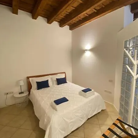 Casa Milena, Nel Salotto Elegante Della Citta דירה